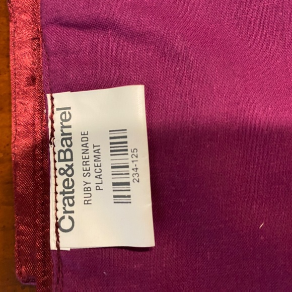 Beautiful new Christmas placemats new never used 18 x 14 with matching napkins - Picture 5 of 6